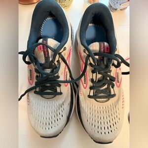 Brooks Gray and Pink Sneakers for Performance and Comfort